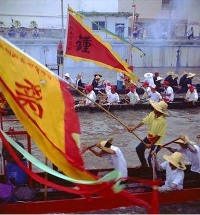 中国广州网 - 广州人的端午风俗――划龙舟